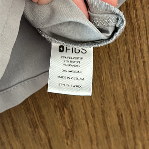 FIGS Short Sleeve Scrub Top in color Cement - Picture 4 of 4